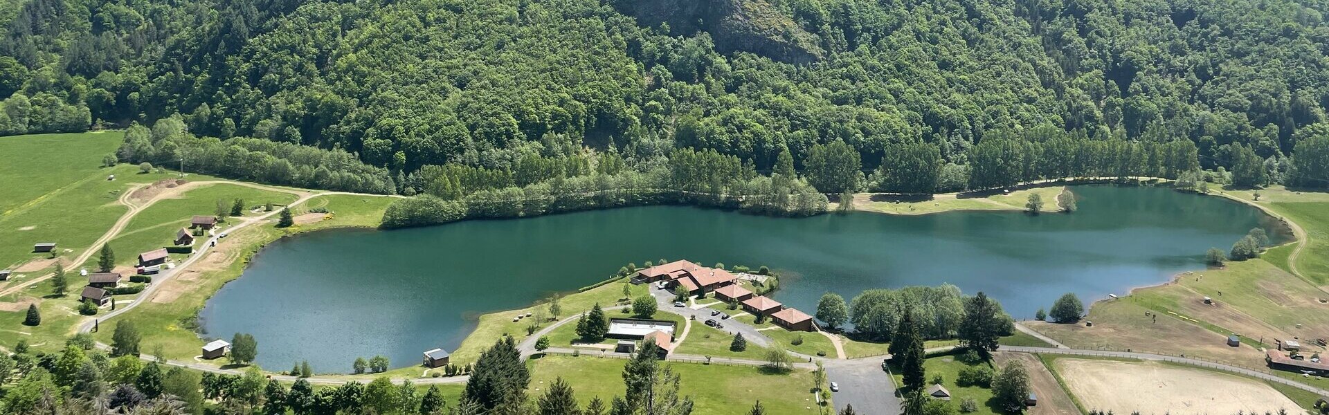 Galerie de photos .Le Lac des Graves en Auvergne - Cantal : Hôtel, restaurant, multi activités...