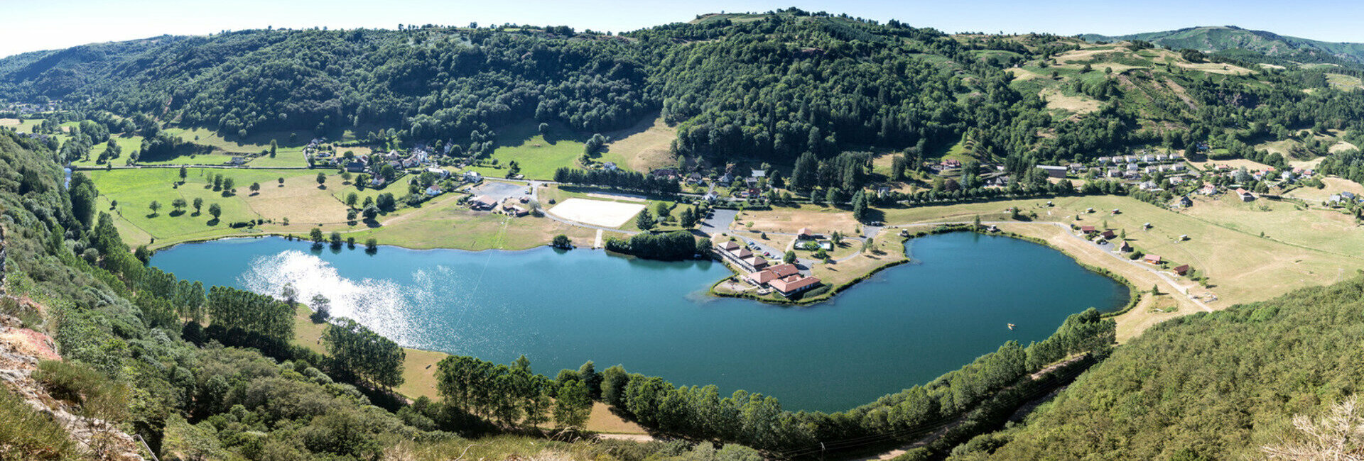 Pêche -Pêche à la mouche - Le Lac des Graves en Auvergne - Cantal : Hôtel, restaurant, multi activités...