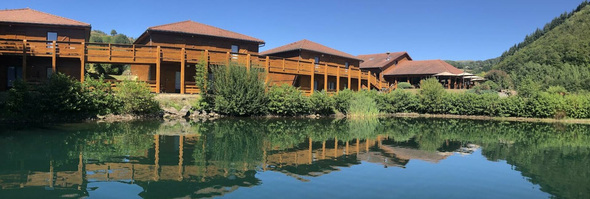 Pêche -Pêche à la mouche - Le Lac des Graves en Auvergne - Cantal : Hôtel, restaurant, multi activités...