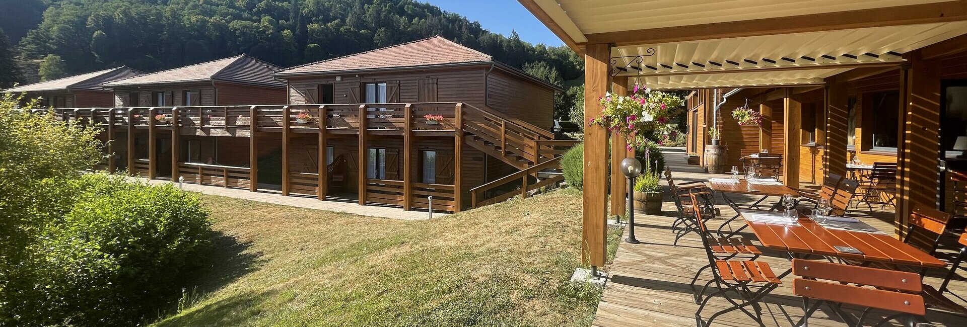 Pêche -Pêche à la mouche - Le Lac des Graves en Auvergne - Cantal : Hôtel, restaurant, multi activités...